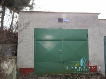 Na predaj murovaná garáž 28 m2 v Handlovej na ulici Mier