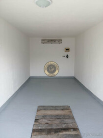 Murovaná garáž na predaj v Senici s elektrinou a montážnou jamou