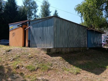 Garáž pre motorky s prístupom k elektrine a vode