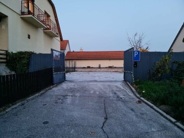 Ponuka prenájmu vonkajšieho parkovacieho miesta v Bratislave - Rača (Barónka)