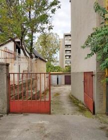 Predaj garáže s pozemkom na Prešovskej ulici v Ružinove