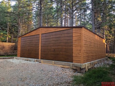 Plechová garáž 7x6 m s výklopnými bránami