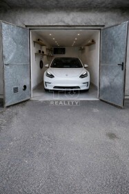 Predaj zateplenej garáže v Trenčíne s elektrickou prípojkou