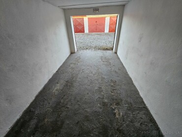 Garáž na prenájom na Laboreckej ulici bez elektriny