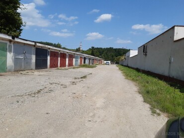 Renovovaná garáž na predaj v Šaci