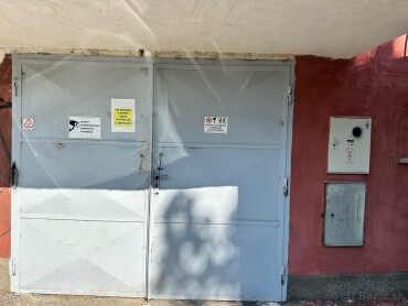 Garáž na predaj na Pionierskej ulici s elektrinou