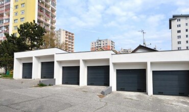 Prenájom murovaných garáží na Černicovej ulici v Kramároch