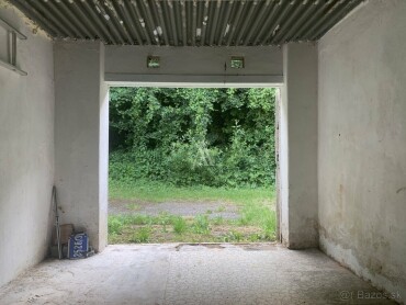 GARÁŽ V UZAVRETOM AREÁLI ČERMEĽ, KOŠICE-SEVER OPROTI SUCHODO