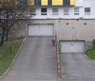 Na predaj garáž s pozemkom na Papraďovej ulici v Ružinove