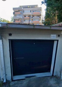 Garáž s elektrickým otváraním na Teslovej ulici