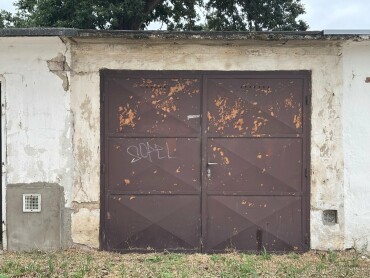 Predaj panelovej garáže 20 m² na Komenského ulici v Pezinku