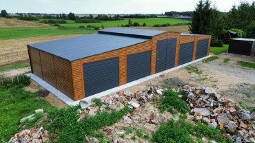 Plechová garáž na predaj 22x9 m s automatickými bránami