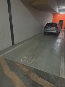 Predaj parkovacieho státia v garáži na Zuzany Chalupovej