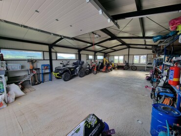 Na predaj novostavba garáže s elektrickou bránou