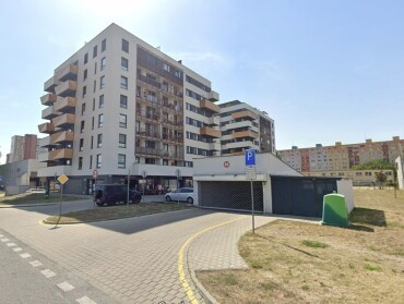 Prenájom vnútorného parkovacieho miesta na Muchovom námestí v Petržalke