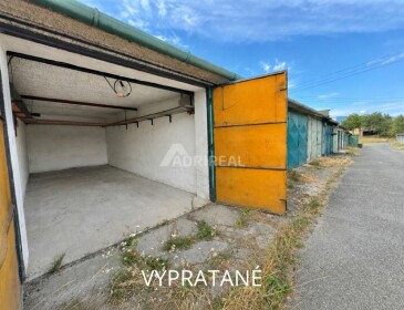 Predaj murovaná garáž s elektrickým pripojením v Detve