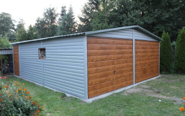 Predaj garáže 6x7 m so striebornou farbou a bránou zlatý dub