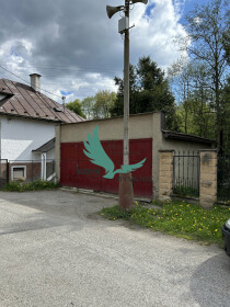 Na predaj samostatná dvojgaráž na Vrbovej ulici v Brezne