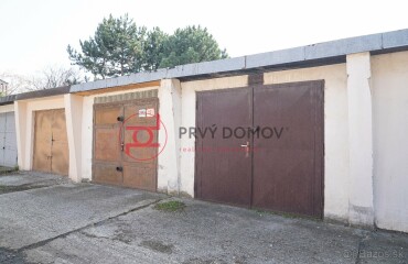 Murovaná garáž s montážnou jamou a elektrinou v Galante, 22 m2