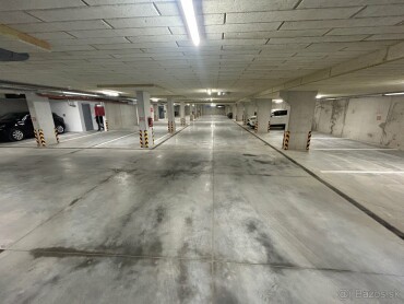 Prenájom garáže v Baťovej rezidencii – Svit