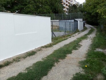 Predaj a prenájom garáže s pozemkom 220 m² na Dvorkínovej ulici