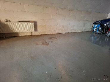 Dlhodobý prenájom garáže pre motocykle s elektrikou