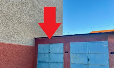 Priestranná murovaná garáž na Starom sídlisku v Prievidzi