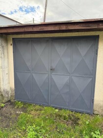 Prenájom tehlovej garáže s elektrinou a jamou v Brezne