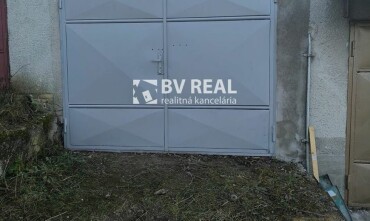 Na predaj murovaná garáž 21 m2 v Handlovej