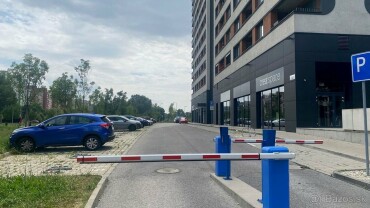 Predaj dvoch vonkajších parkovacích miest v novostavbe Fuxova