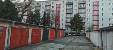 Na predaj garáž s pripojením na elektrinu pri Habúrskej 25-31