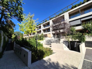 Prenájom murované garáže s elektrinou v Ružinove