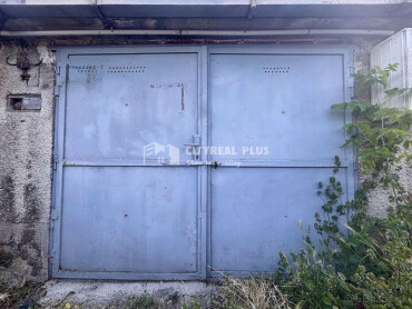 Na predaj murovaná garáž s elektrinou v Nových Zámkoch