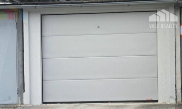 Priestranná garáž s prístreškom pre dve autá na predaj v Piešťanoch