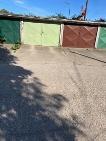 Na predaj betónová podpivničená garáž v Pezinku