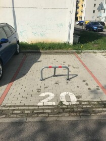 Parkovacie miesto na Potravinárskej ulici v Dúhovom bývaní