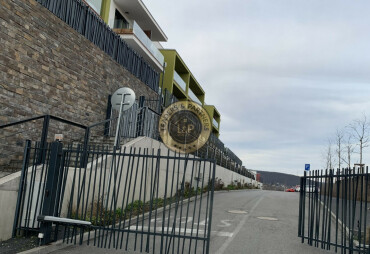 Na predaj priestranné garážové státie s pivnicou v Bratislave