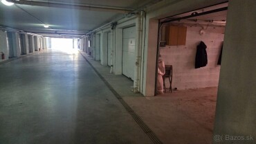 Prenájom garáže s elektrinou a oknom na Slnečnej ulici