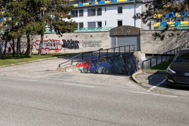 Samostatná garáž na predaj, Papraďová ul., 18 m2, s elektrinou