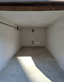 Na predaj priestranná garáž s elektrinou na Krakovskej ulici, Košice-Juh