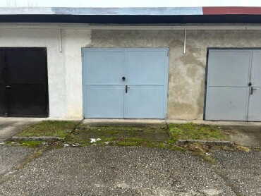 Na predaj murovaná garáž v Novej Bani na Švantnerovej ulici