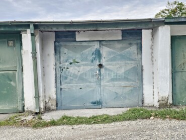Garáž na predaj s elektrinou v Galante na Parkovej ulici