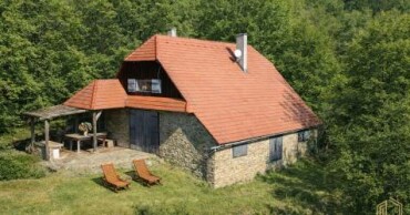 Murovaná garáž na predaj v uzavretom areáli v Senici