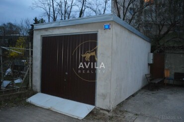 Predaj garáže 19m2 v Hlohovci s elektrinou
