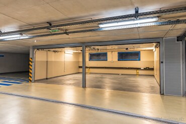 Prenájom 2-garáže v garážovom dome, 42 m², Bratislava - Staré Mesto
