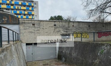 Predaj garáže v komplexe na Papraďovej ulici v Ružinove