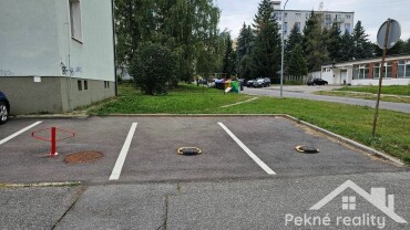 Vonkajšie parkovacie státia na prenájom v Sekieri