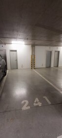 Podzemné garážové státie s 11,5 m² skladom na Jarabinkovej ulici