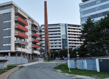 Na predaj garáž na Žriedlovej ulici s elektrinou