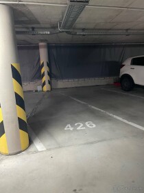 Prenájom priestranného parkovacieho miesta v garáži na Bajkalskej